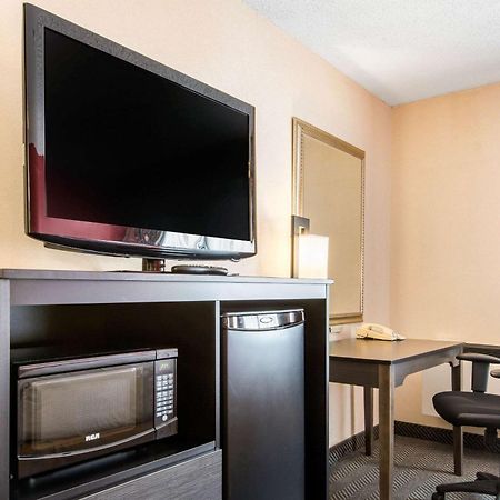 Quality Inn & Suites Mississauga Esterno foto