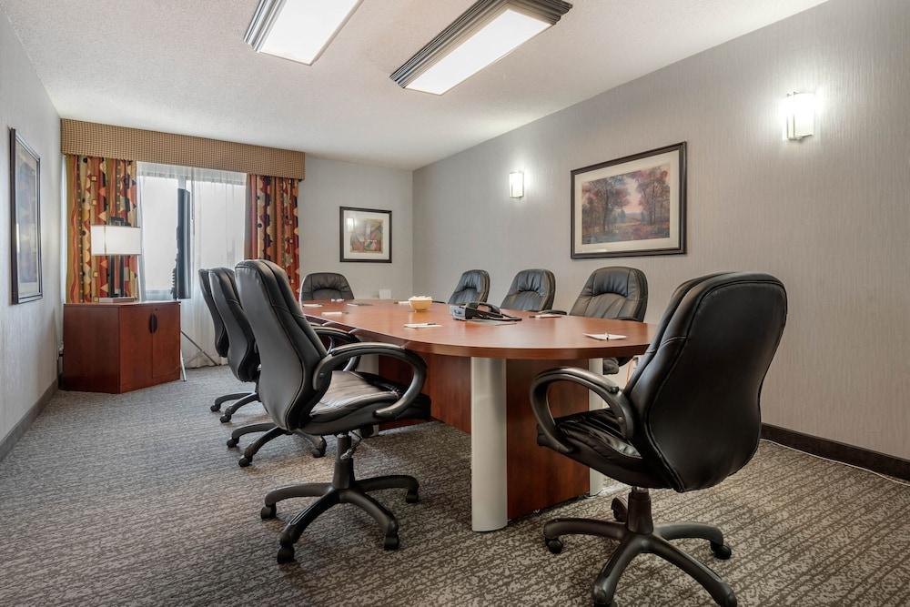 Quality Inn & Suites 5585 Ambler Drive Mississauga Ontario Esterno foto