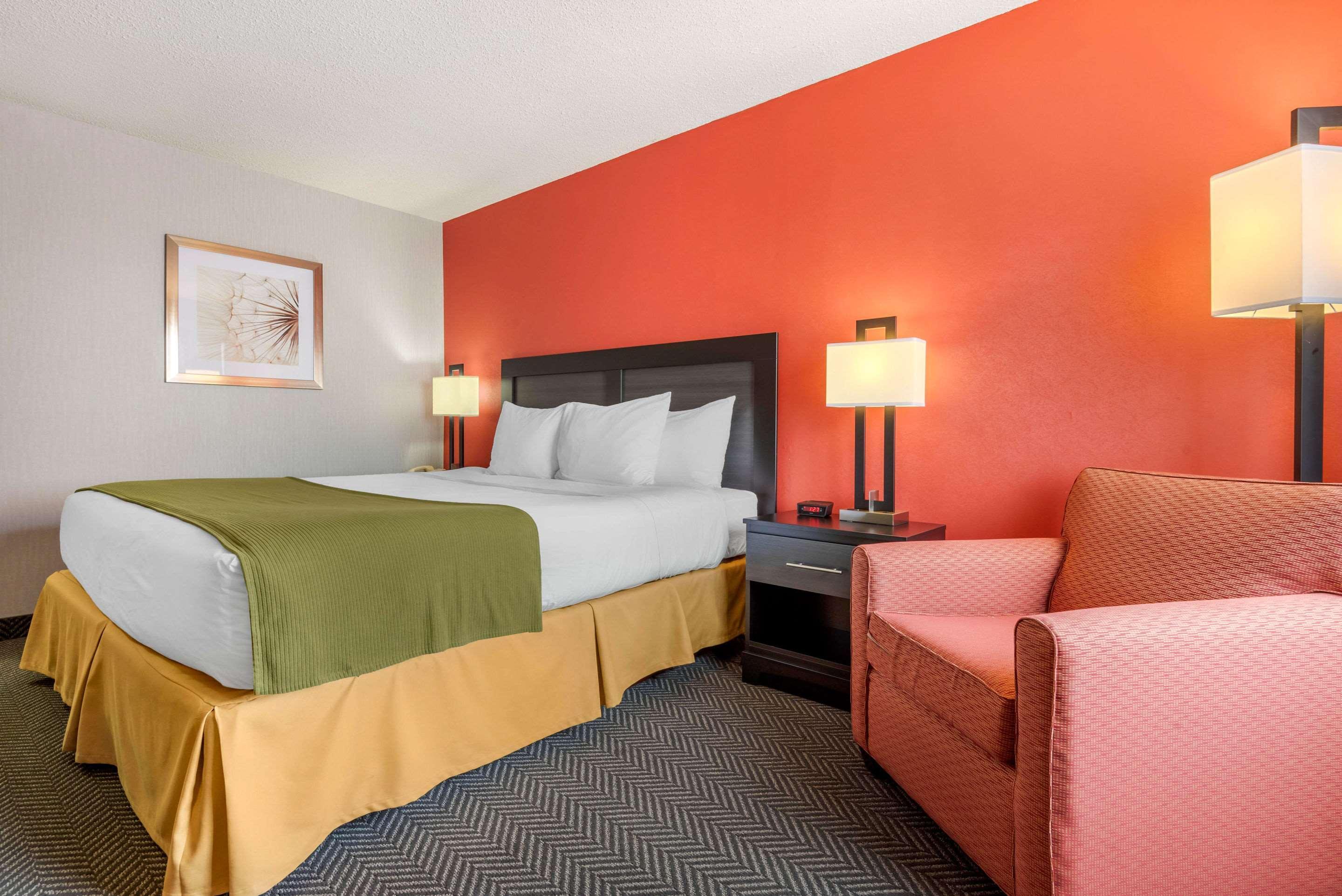 Quality Inn & Suites 5585 Ambler Drive Mississauga Ontario Esterno foto
