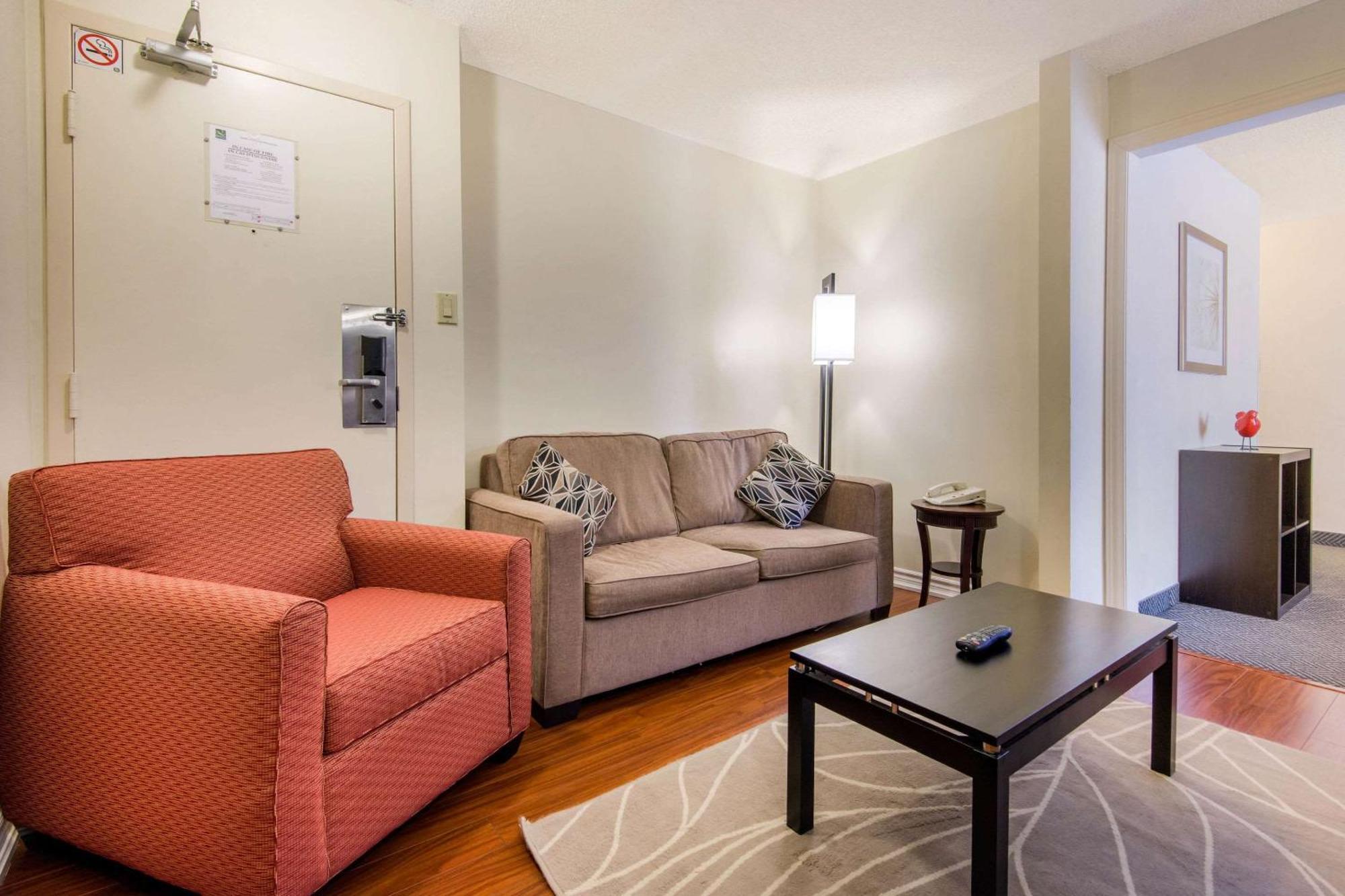Quality Inn & Suites 5585 Ambler Drive Mississauga Ontario Esterno foto
