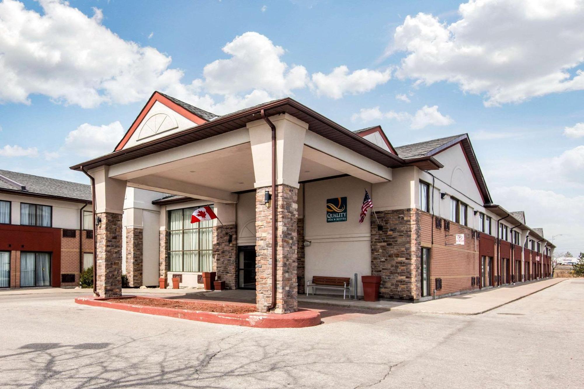 Quality Inn & Suites 5585 Ambler Drive Mississauga Ontario Esterno foto