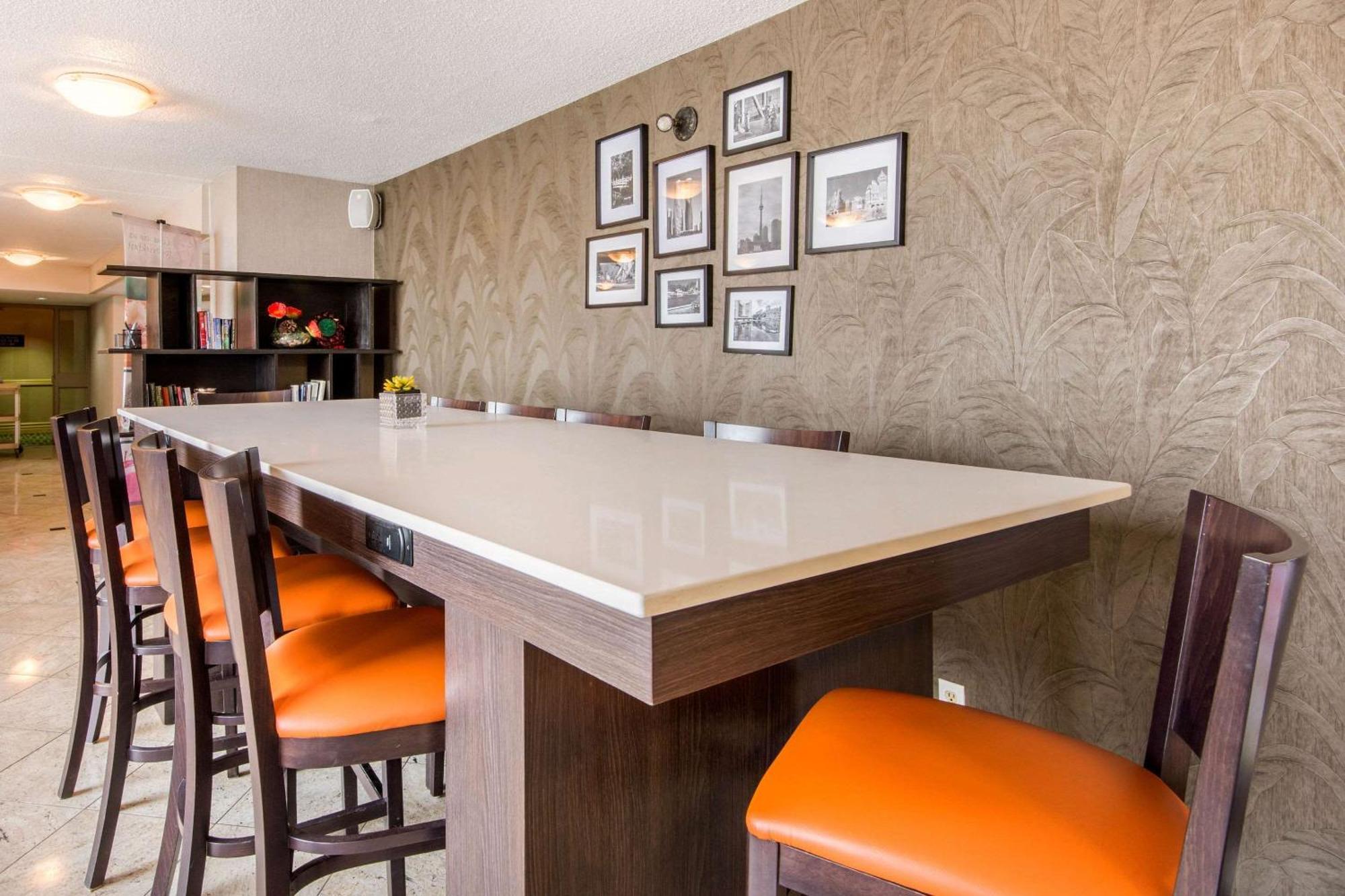 Quality Inn & Suites 5585 Ambler Drive Mississauga Ontario Esterno foto