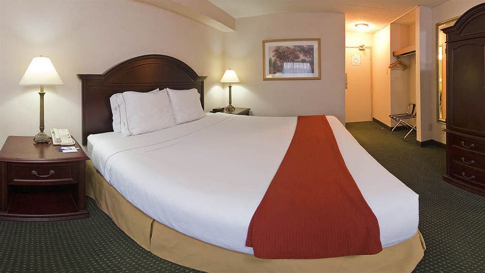Quality Inn & Suites 5585 Ambler Drive Mississauga Ontario Esterno foto