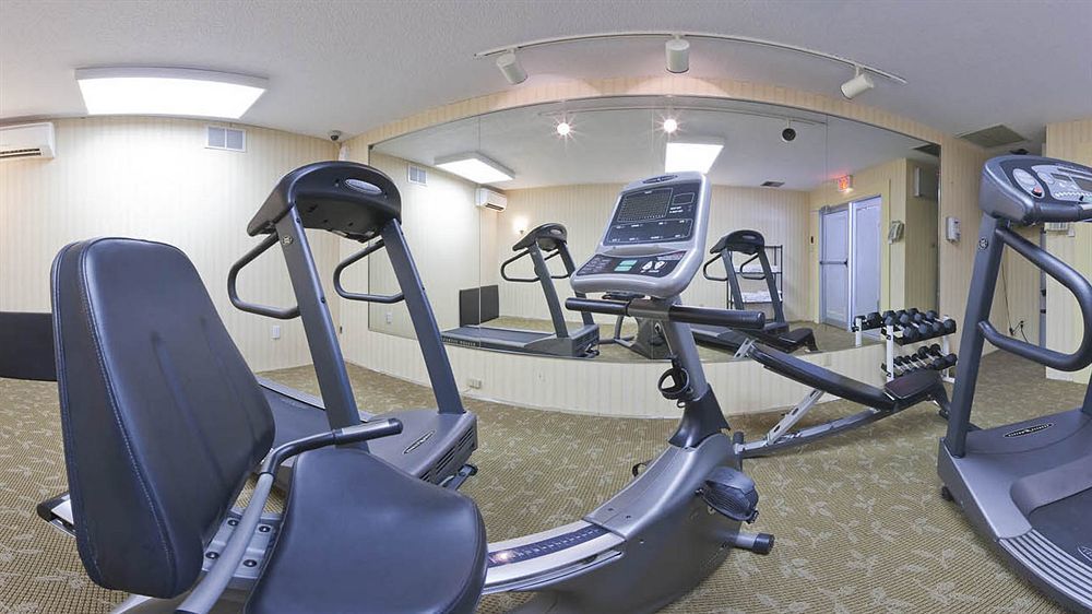 Quality Inn & Suites 5585 Ambler Drive Mississauga Ontario Esterno foto
