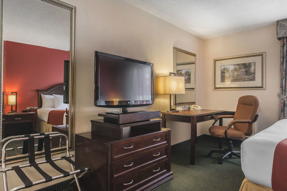 Quality Inn & Suites 5585 Ambler Drive Mississauga Ontario Esterno foto