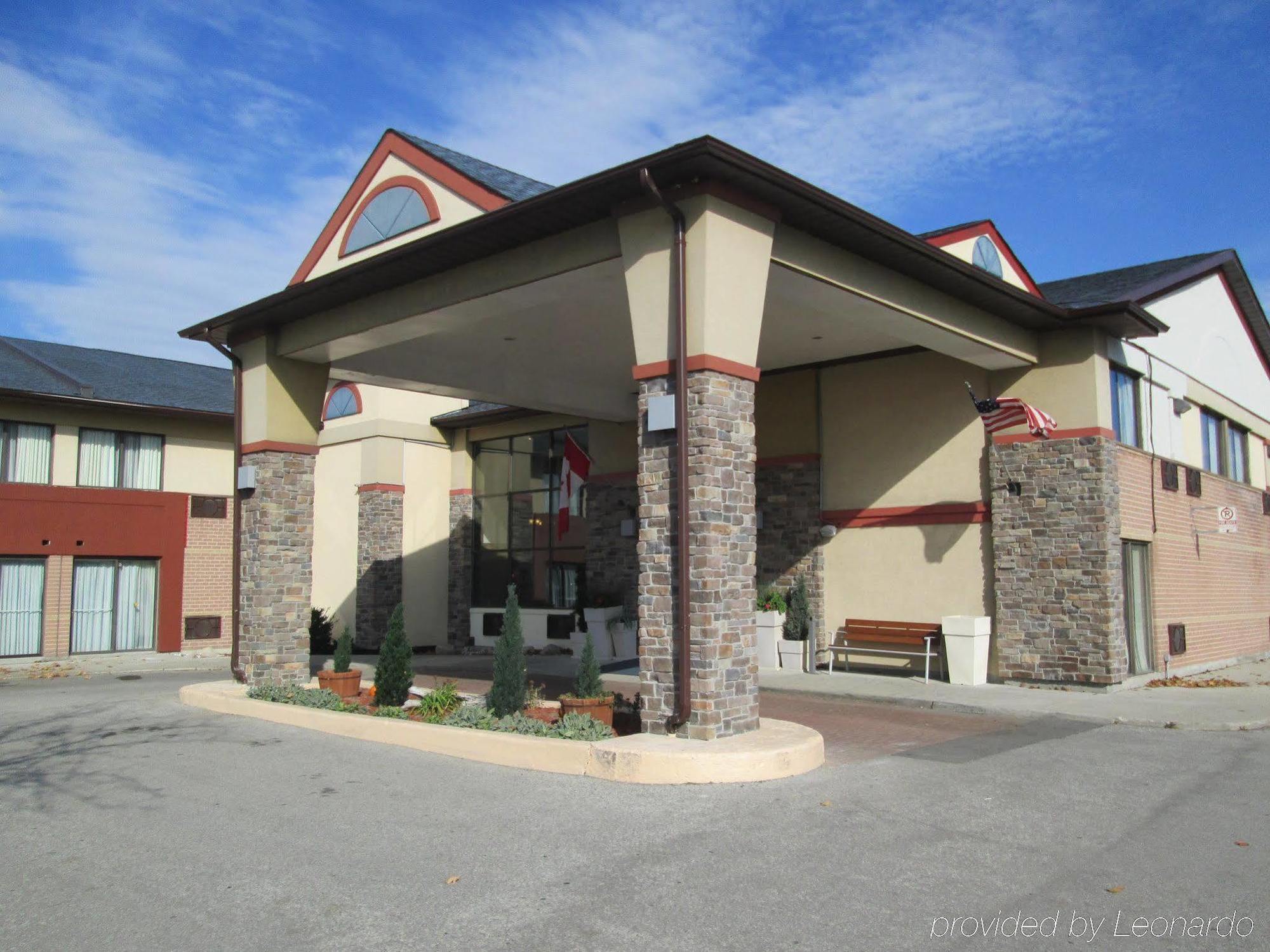 Quality Inn & Suites 5585 Ambler Drive Mississauga Ontario Esterno foto